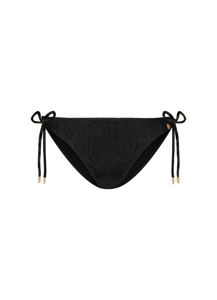 BEACHLIFE Black Embroidery Strik Bikinibroekje 5 BEACHLIFE Black Embroidery Strik Bikinibroekje – Bild 5