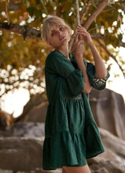 BEACHLIFE Green Embroidery Tuniek -Outlet BEACHLIFE Store beachlife swimwear ss2023 green embroidery portrait3